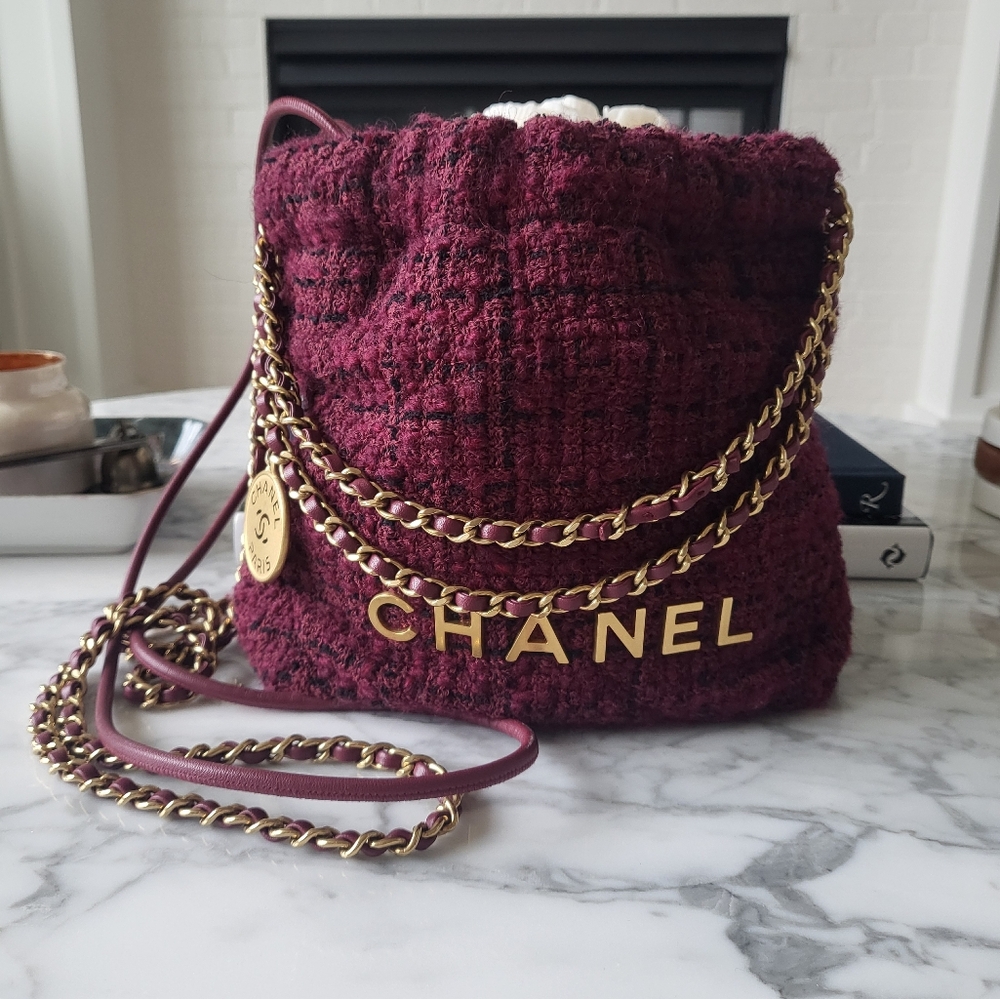 Chanel Mini 22